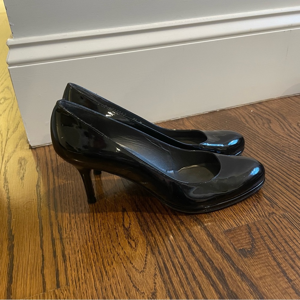 Stuart Weitzman black patent round toe pumps 8.5